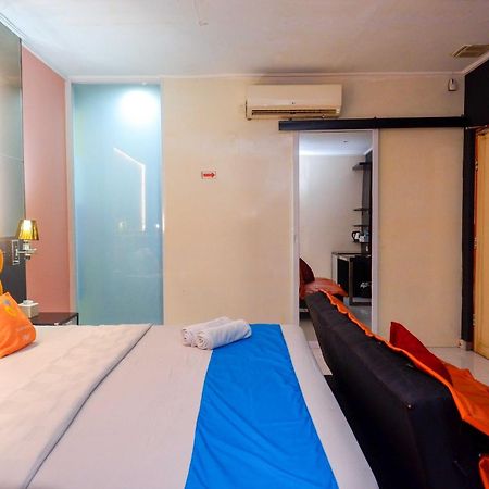 Sans Hotel International Surabaya Gubeng ภายนอก รูปภาพ