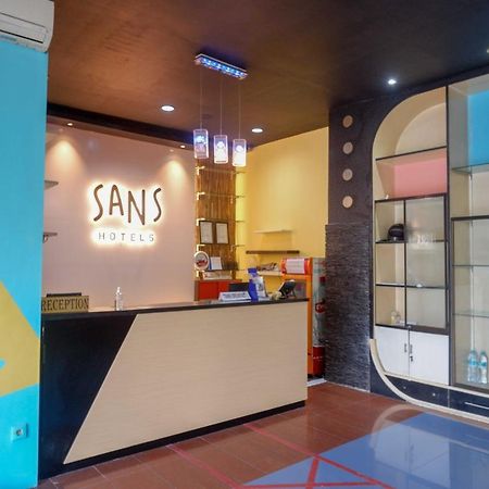 Sans Hotel International Surabaya Gubeng ภายนอก รูปภาพ