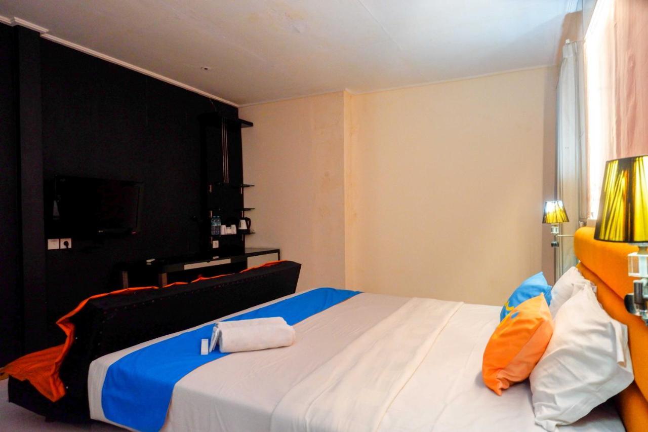 Sans Hotel International Surabaya Gubeng ภายนอก รูปภาพ