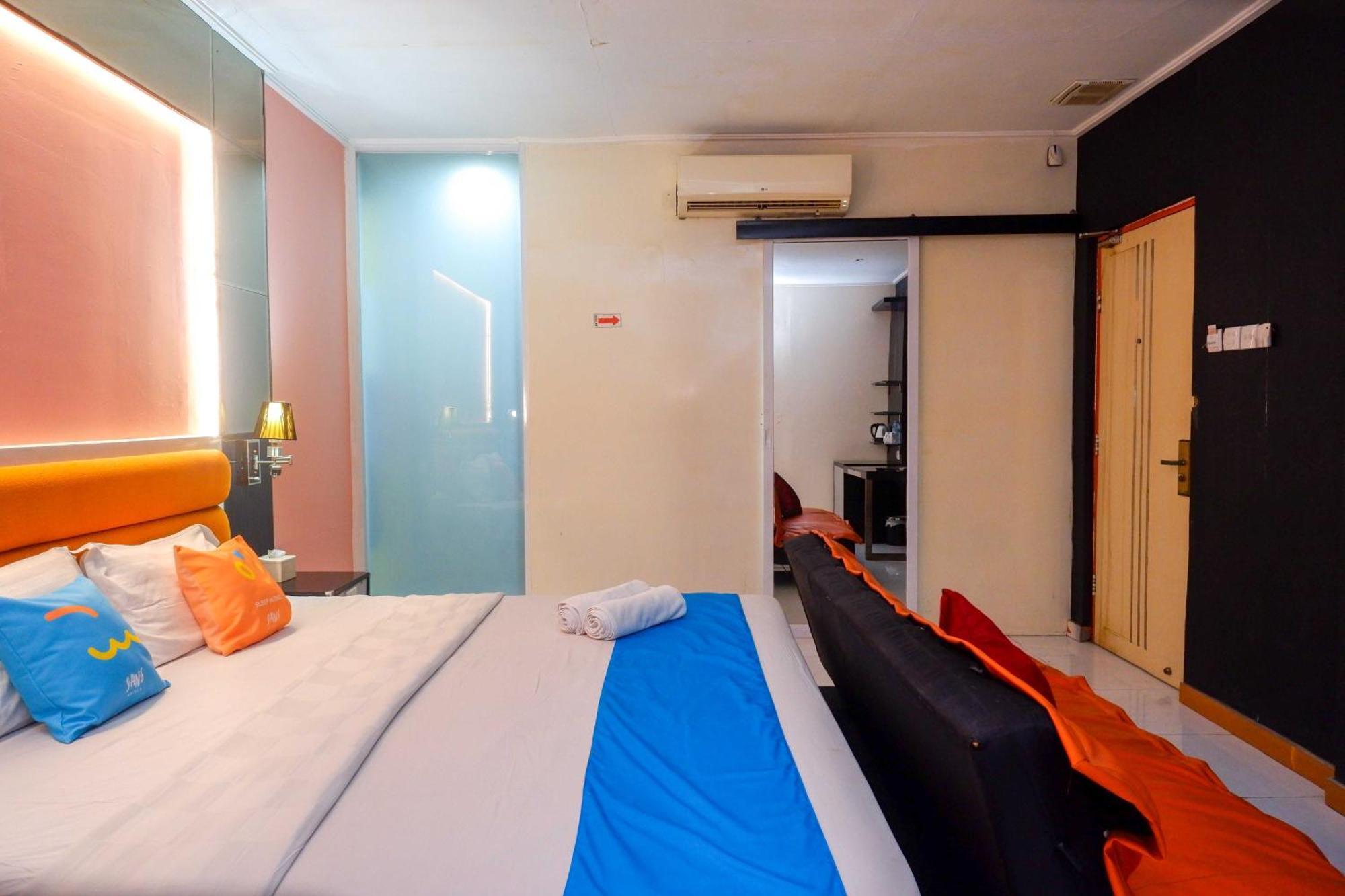 Sans Hotel International Surabaya Gubeng ภายนอก รูปภาพ