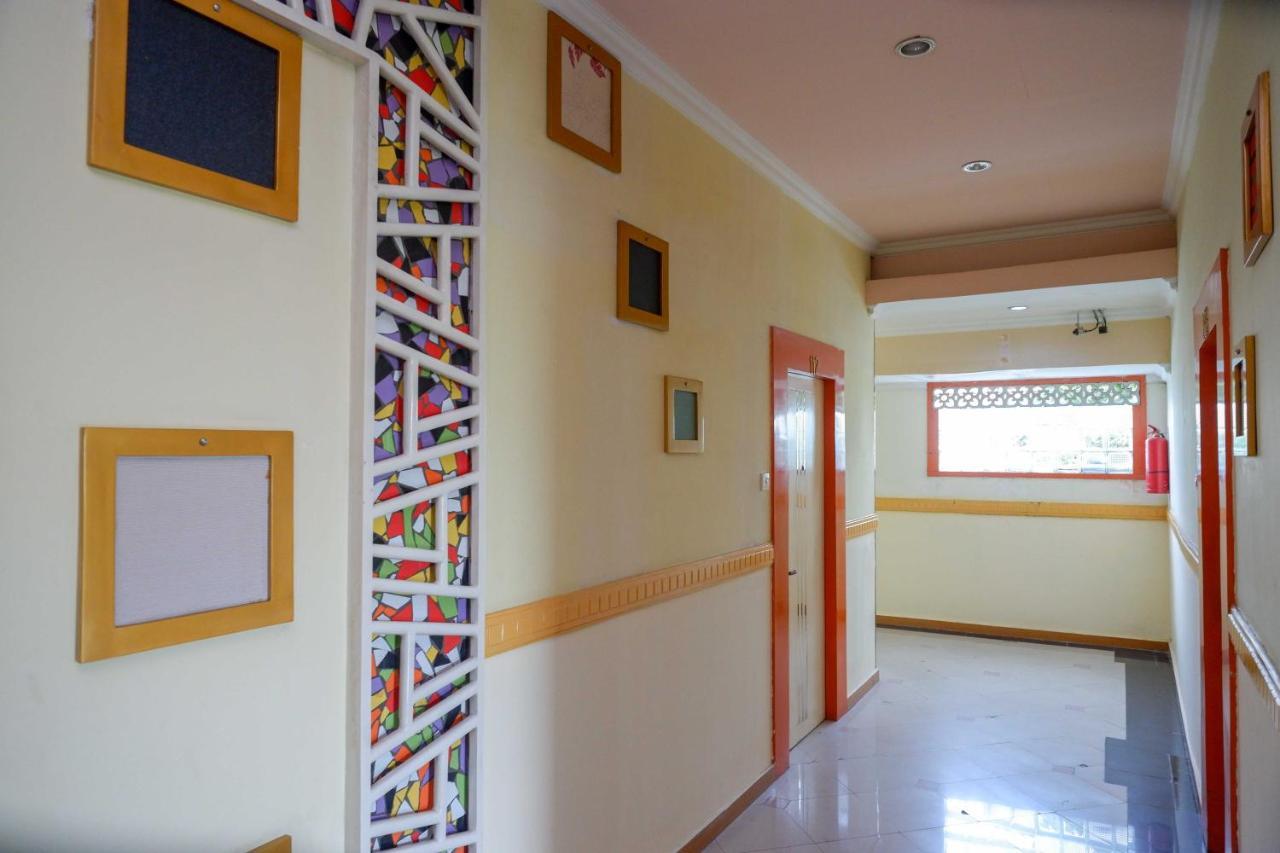 Sans Hotel International Surabaya Gubeng ภายนอก รูปภาพ